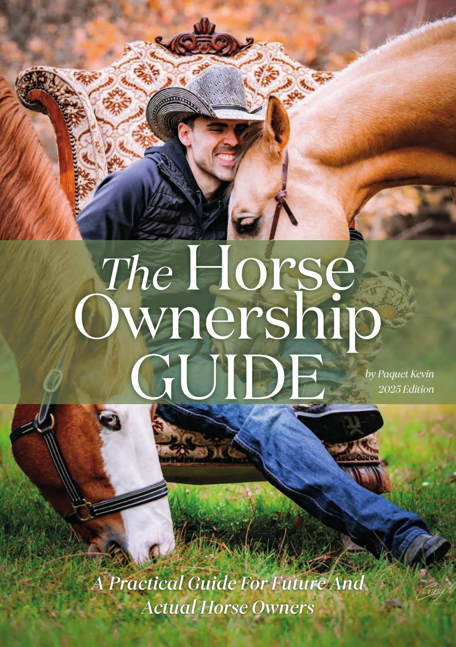 Cover von The Horse Ownership Guide: Kevin Paquet sitzt in einem Sessel auf einer Wiese und umarmt einen Palomino